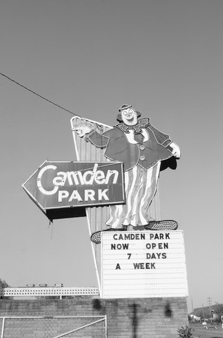 Camden_park_clown_up_standard