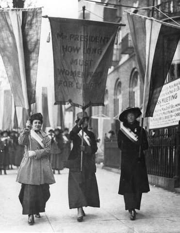 Women_suffragists_up_standard