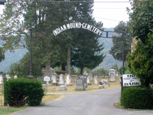 Indian_mound_cemetery_romney_wv_2005_9_16_01p_standard