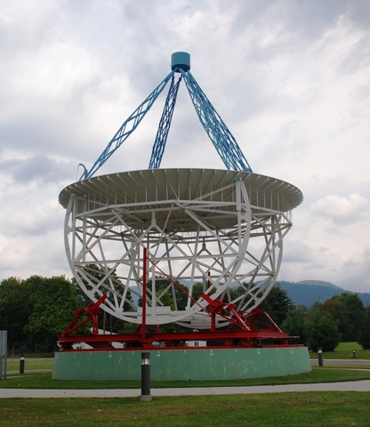 Green_banks_-_grote_reber_radio_telescope_standard