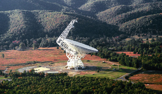 Green_bank_100m_diameter_radio_telescopep_medium