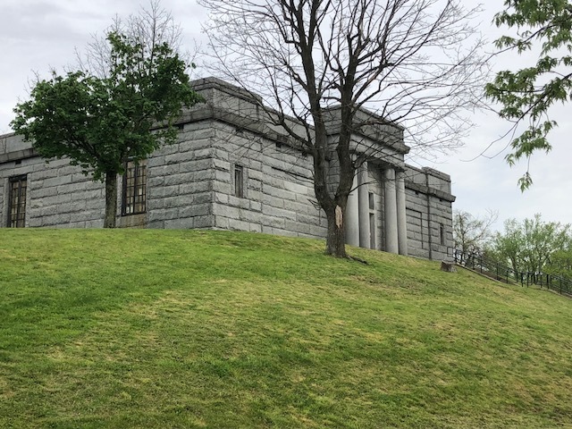 Mausoleum_side_2018_standard