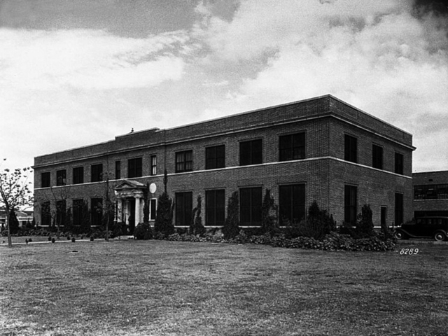 Langley-administration-building-ca1930_nasa_standard